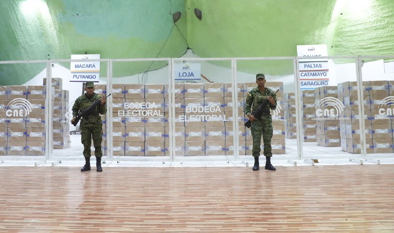 Arriban paquetes electorales a Loja