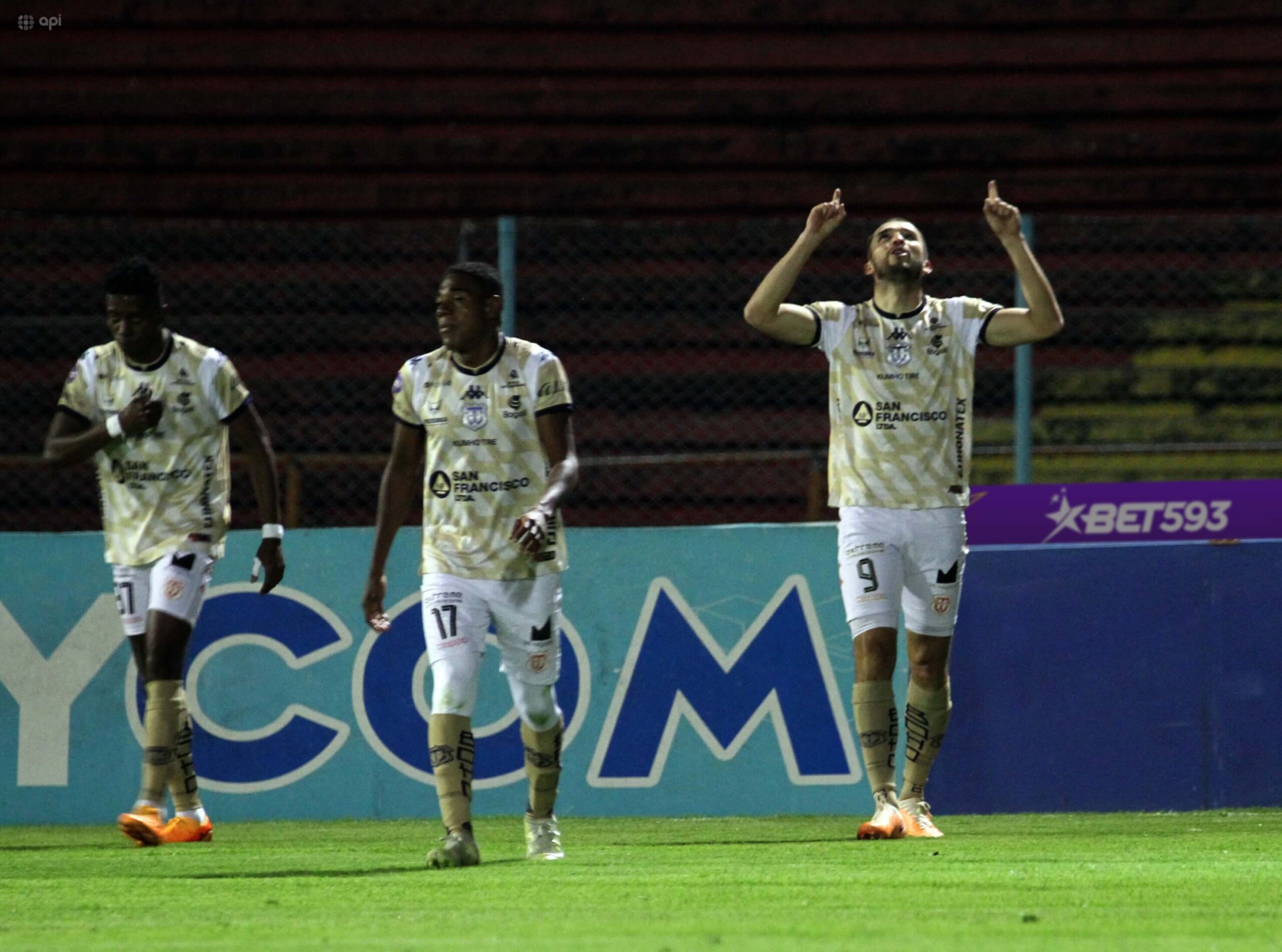 Festejo del gol de Jean Carlos Blanco con el que marcó el empate.