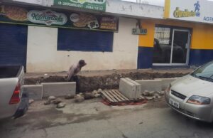 Trabajos en las veredas causa malestar en la Pedro Vásconez
