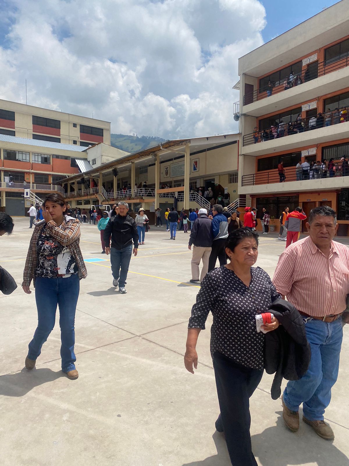 DEMOCRACIA. Jornada electoral en Quito transcurrió con normalidad.