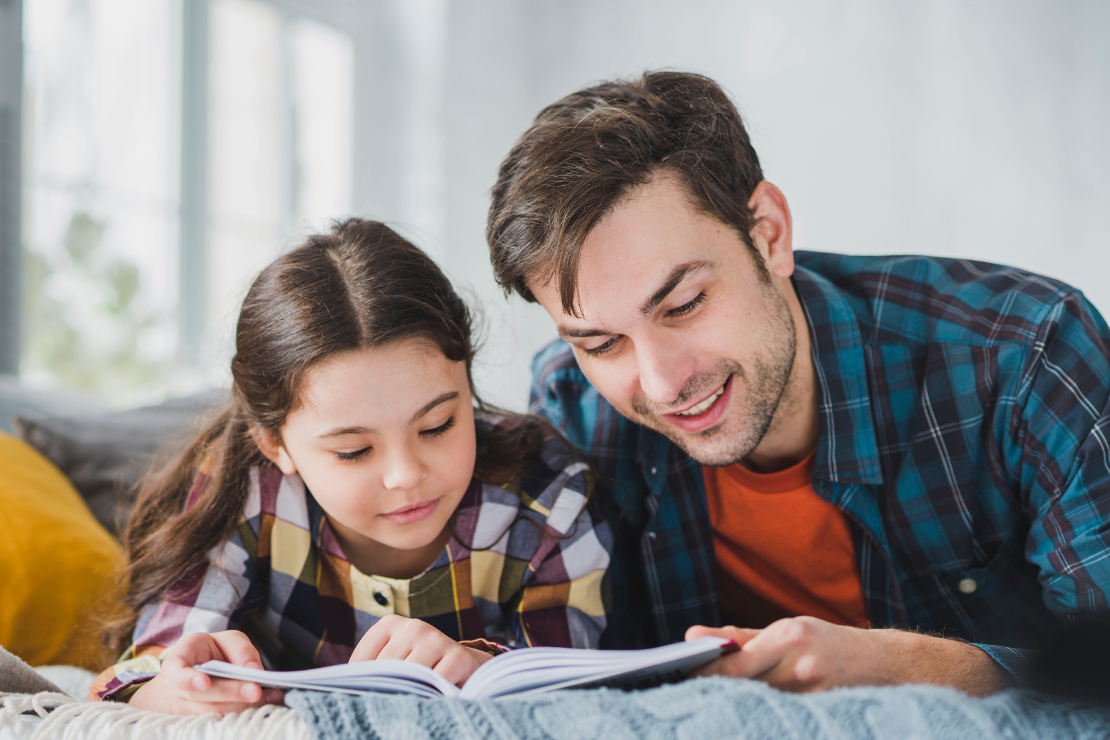 Lo más importante que usted puede hacer para ayudarle a su niño a tener éxito en la escuela y en la vida es incentivarlos a leer.