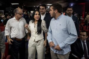 La Venezuela opositora se acerca a una campaña de primarias sin saber cómo votará ni dónde