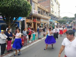 Desfile de danzas folclóricas este sábado en Baños de Agua Santa