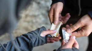 Mujer es detenida con 58 dosis de cocaína en el centro de Ambato