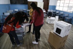 Sociedad Civil se divide entre oportunidades, respuestas y decepción para la segunda vuelta electoral en Ecuador