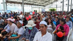 Entrega de 1.098 escrituras en Quito como parte de la regularización masiva de barrios