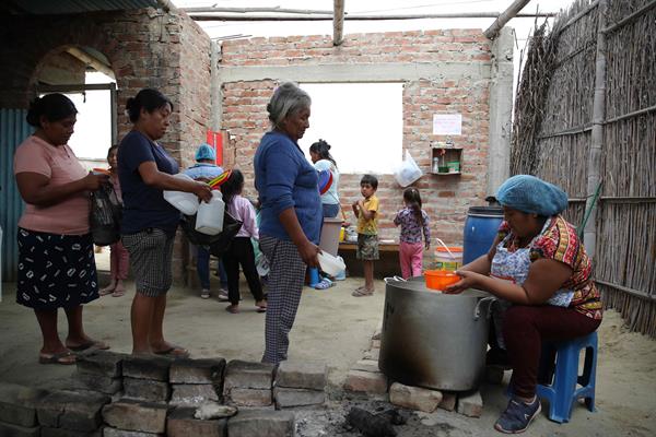 CRISIS. Según la ONU, en Perú hay 16,6 millones de personas que no tiene acceso regular a alimentos suficientes y nutritivos. EFE