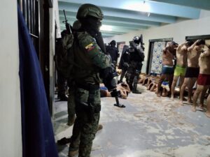 FF.AA intervienen el pabellón 4 de la Penitenciaría de Guayaquil