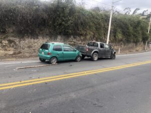 Choque de tres carros en Alobamba deja un herido