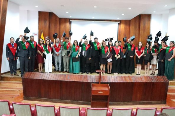 ACTO. Nuevos profesionales graduados de la Universidad Nacional de Loja.