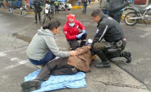 Adulto mayor es atropellado en el centro de Ambato