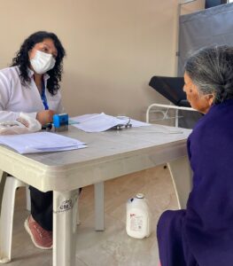 Atención médica gratuita en Huachi Grande