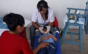 Brigada médica gratuita para niños en Pelileo