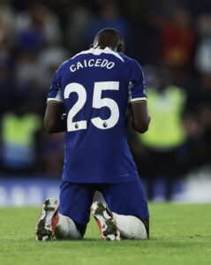 Participa en el sorteo de la camiseta del Chelsea con la firma de Moisés Caicedo