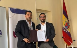 UIDE Loja y Gobierno Provincial firman convenio para el desarrollo regional