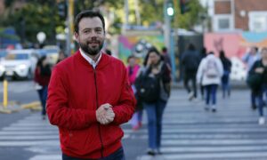 Hijo del asesinado liberal Luis Carlos Galán lidera encuesta para Alcaldía de Bogotá, que apunta a una segunda vuelta