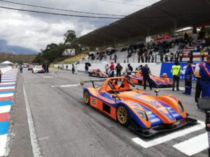Yahuarcocha acoge la segunda edición de la carrera ‘1.001 km Ecuador’