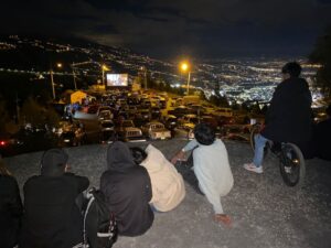 Cine al aire libre cautiva a los ambateños