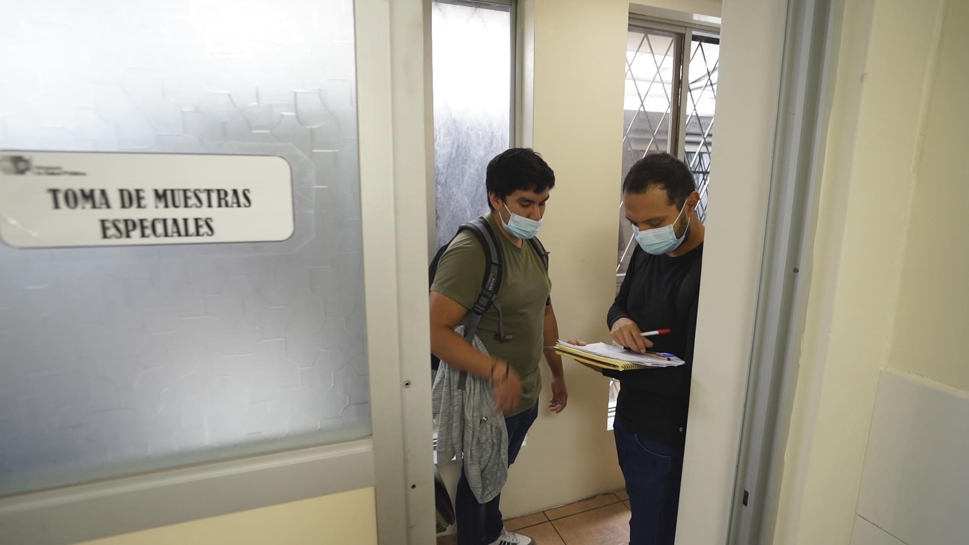 Inspecciones. Un equipo técnico visitó los centros de salud de Ibarra para verificar las necesidades de infraestructura.