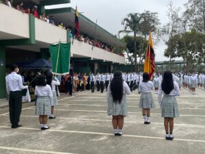 Hoy se rinde homenaje a la  Bandera Nacional del Ecuador