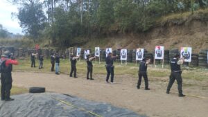 Policías de Tungurahua se  capacitan en prácticas de tiro