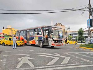 Pasaje urbano sin regularización