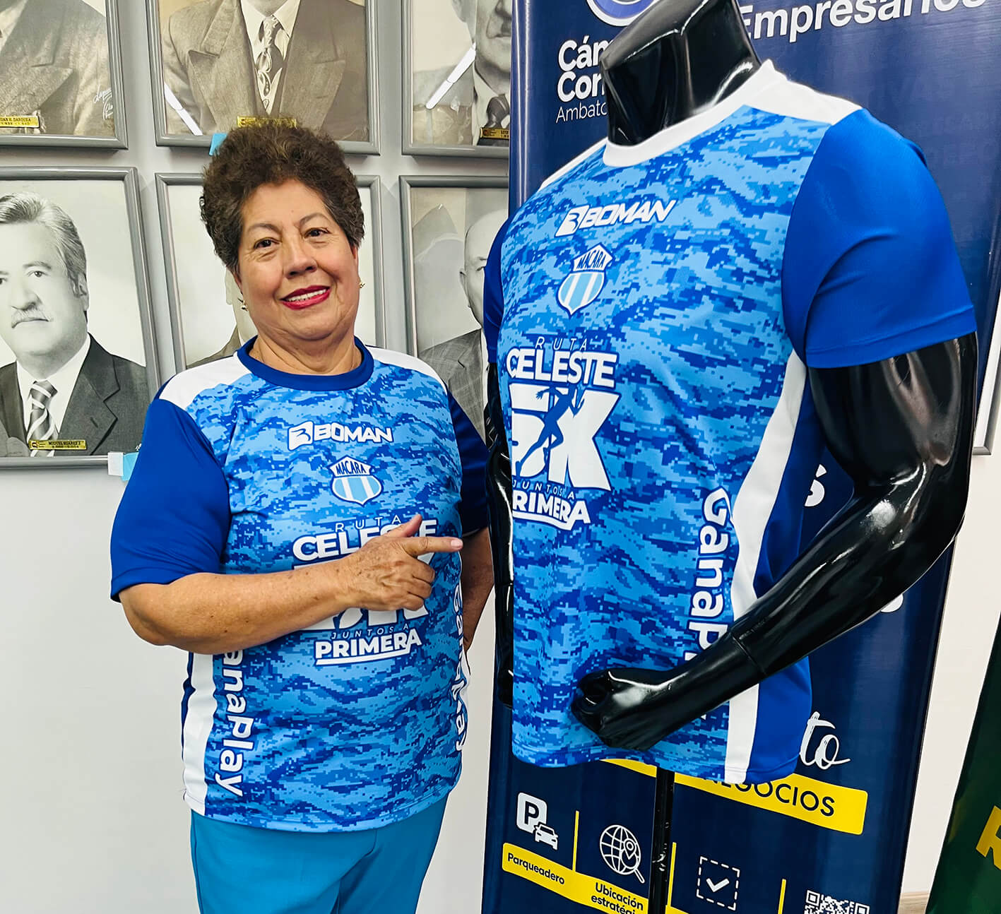 Gladys López de 65 años fue la primera hincha celeste inscrita para la carrera. 
