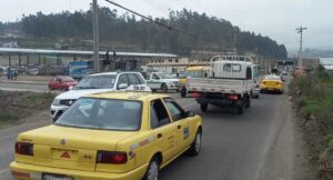 Caos vehicular en alrededores de  la plaza San Jacinto de Izamba