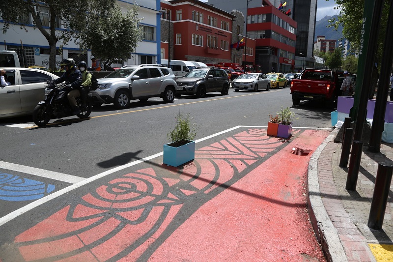 Cambio. Cruces con urbanismo táctico en la Av. Ignacio de Veintimilla.