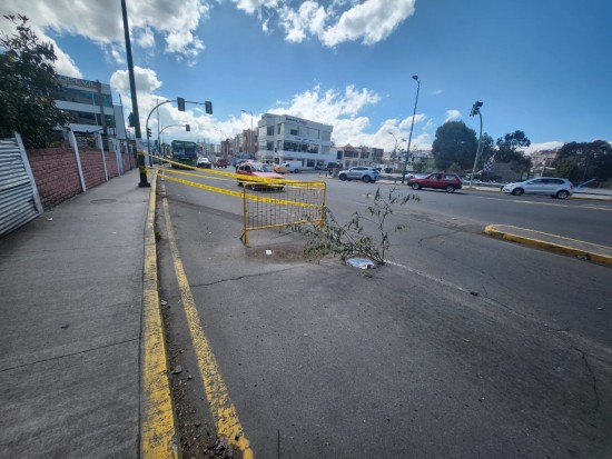 Este daño está ubicado frente al hospital del IESS de Ambato.