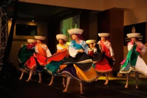 Inscríbete y forma parte de la escuela permanente de danza en Huachi Grande