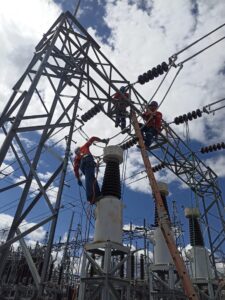 Ecuador está cada año al borde de nuevos apagones porque tiene un sector eléctrico ineficiente, deficitario y politizado