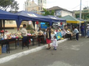 Feria de emprendimientos por el Septiembre Amarillo en Atahualpa