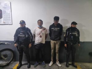 Extranjeros son capturados  tras asaltar con cuchillo y piedra