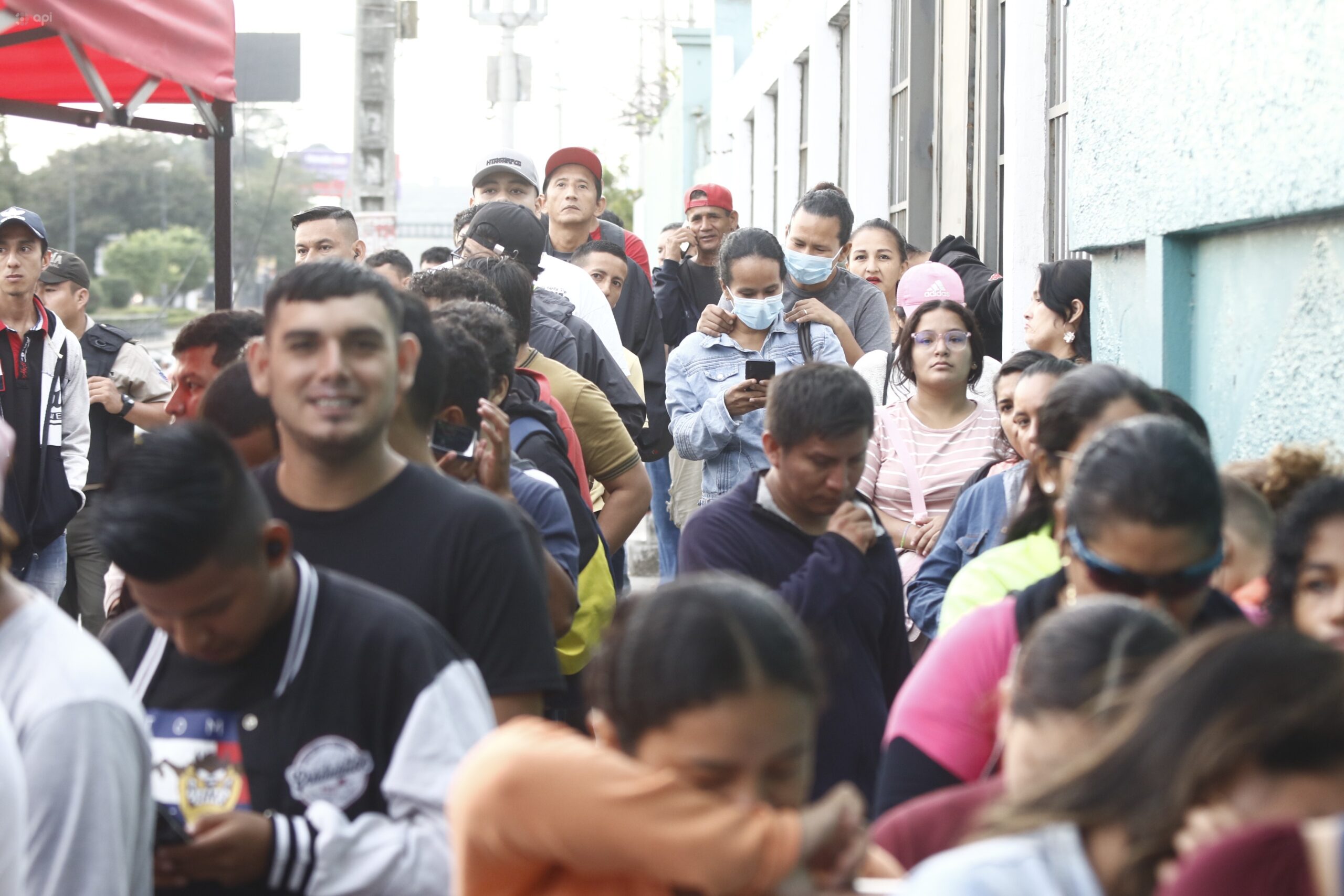 DECISIÓN. Los jóvenes buscan un proyecto que les de oportunidades. Fotos API