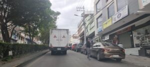 Mal estacionados se apoderan  de ocho sectores de Ambato