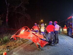 Dos muertos y más de 15 heridos en accidente de tránsito