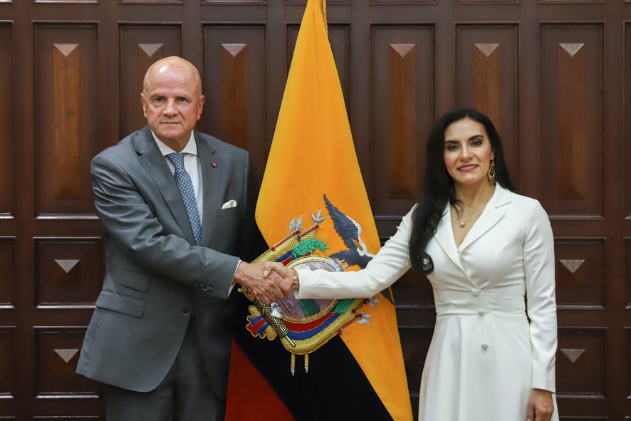CORDIALIDAD. La vicepresidenta electa, Verónica Abad, agradeció al pueblo ecuatoriano por su apoyo. Foto: Vicepresidencia.