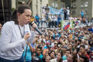 María Corina Machado suma apoyo de candidato antichavista antes de las primarias