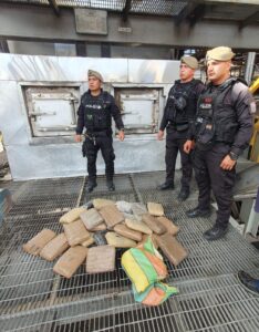 Policía incineró marihuana y cocaína incautada en Loja