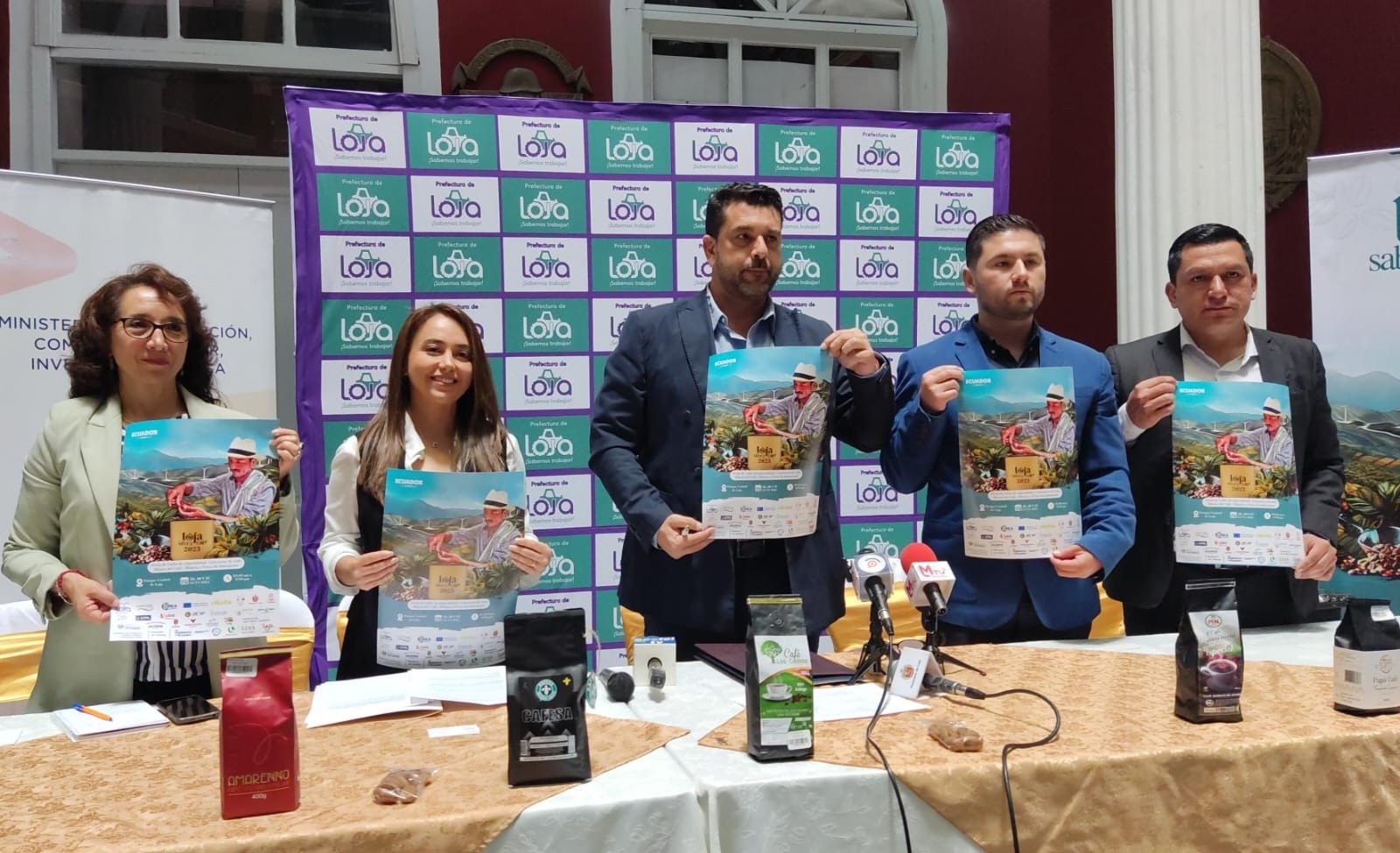 ACTIVIDADES. Autoridades realizaron el lanzamiento de la onceava edición de Loja Sabor a Café.