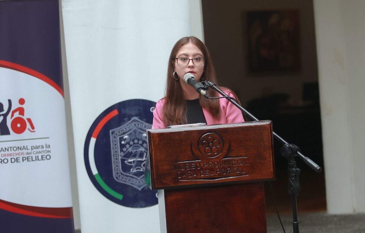 La agenda para conmemorar el Mes de la No Violencia fue presentada por la Viceprefecta de Tungurahua.