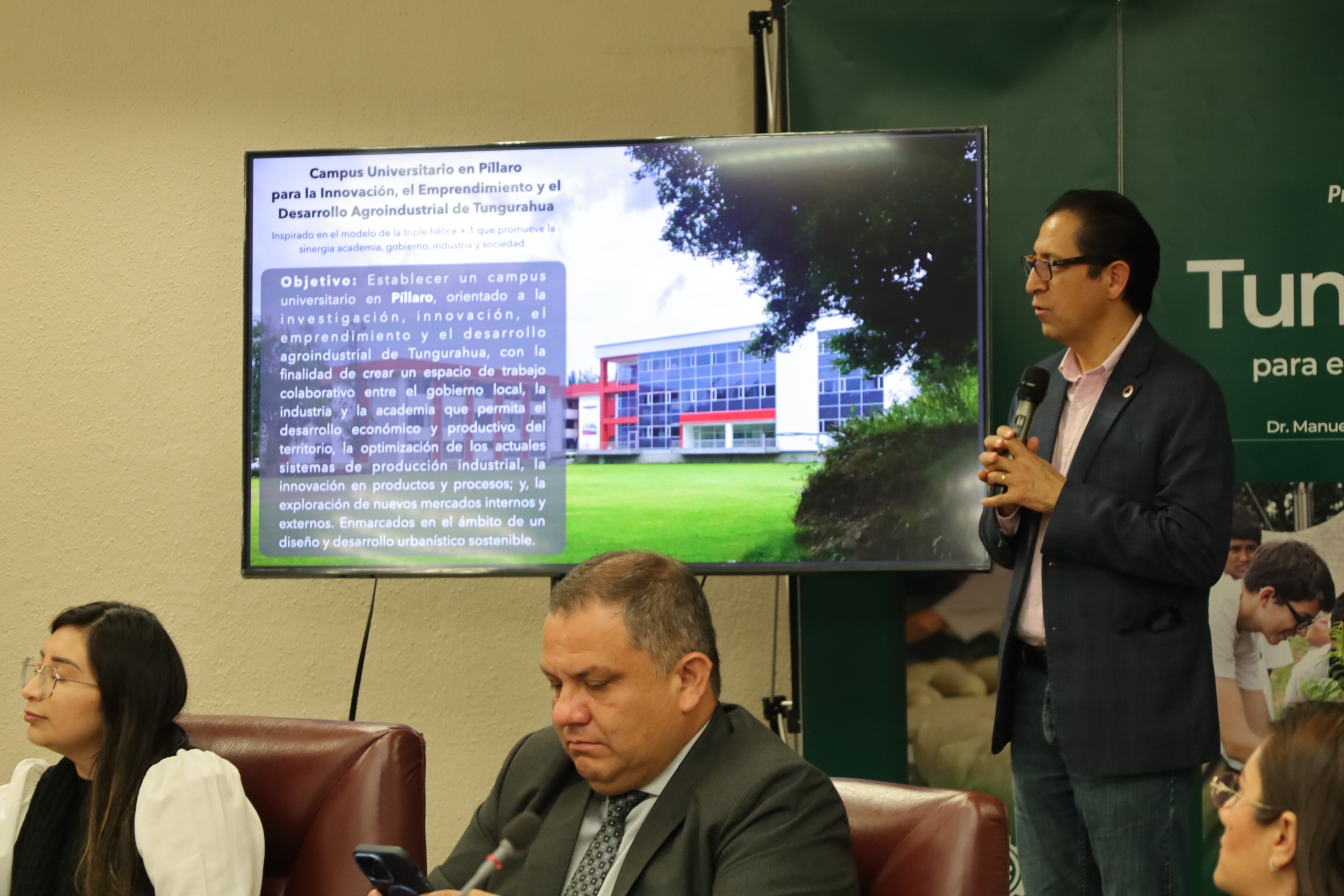 Docentes de la Universidad Técnica de Ambato fueron los que presentaron el proyecto del Campus Universitario en Píllaro y que busca impulsar la innovación agroindustrial en Tungurahua.