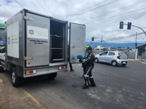 Mujer da a luz un bebé muerto dentro de un bus