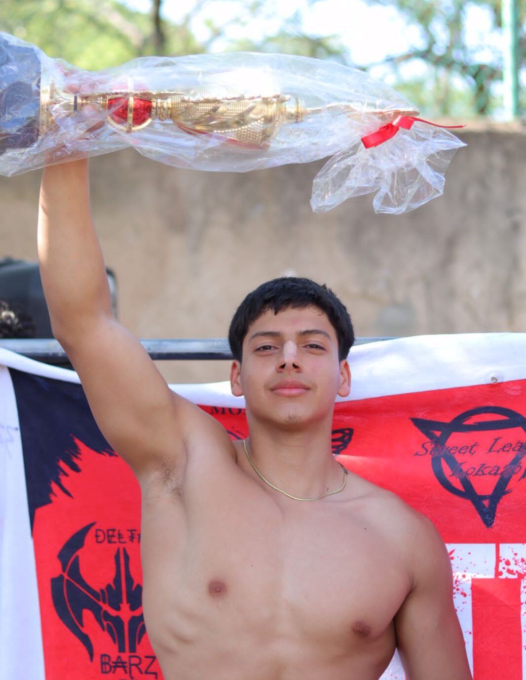 El baneño Aron Robalino es el campeón en el torneo internacional Warrior 2.0 de calistenia en Santa Marta Colombia.