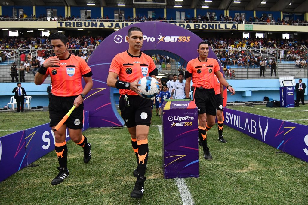 CAMPEONATO. El campeonato ecuatoriano se acerca a su desenlace, y varios equipos luchan por sus objetivos, desde la clasificación a la gran final hasta la lucha por evitar el descenso.