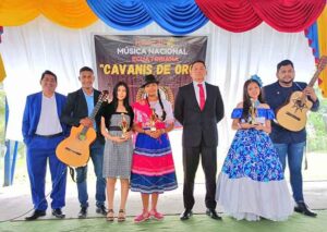 Cavanis festeja con canto, cultura y gallardía