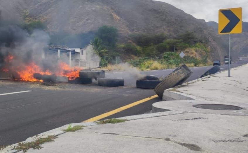 Protesta. Bloqueo vial registrado en el sector de Piquiucho.