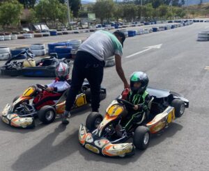 Escuela de Karting funciona en la pista del parque de La Familia en Ambato