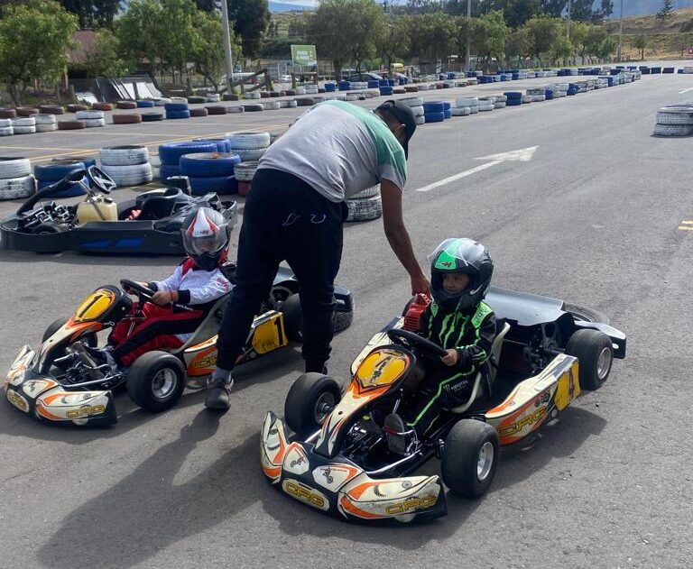 La escuela de karting funciona en la pista del parque La Familia. Cortesía. Gobierno Provincial Tungurahua.